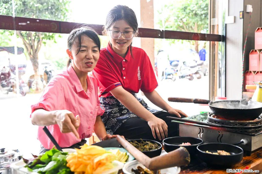 全网追的“扁担女孩”，找了一份暑假工，时薪12元 - 鄢陵生活资讯 - 鄢陵28生活网 yanling.28life.com